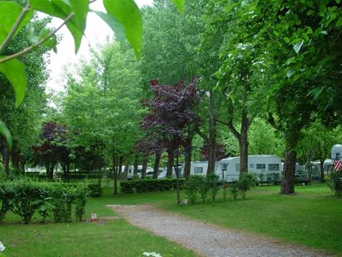 camping-du-viaduc-millau-ndcyv
