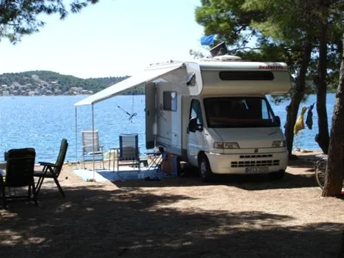 auto-camp-rozac-trogirokrug-gornji-c3ovg