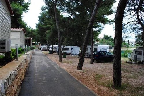auto-camp-rozac-trogirokrug-gornji-eyn4j