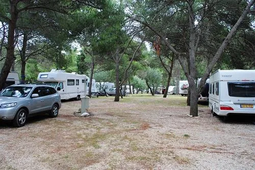 auto-camp-rozac-trogirokrug-gornji-h2b0y
