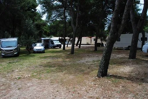 auto-camp-rozac-trogirokrug-gornji-tuzyx