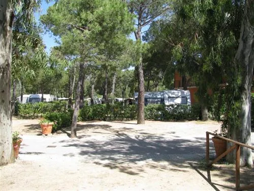campeggio-ville-degli-ulivi-marina-di-campo-o5day