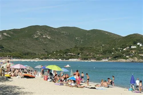 campeggio-ville-degli-ulivi-marina-di-campo-zxy8n