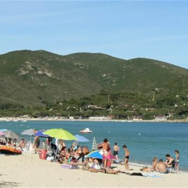 campeggio-ville-degli-ulivi-marina-di-campo-zxy8n