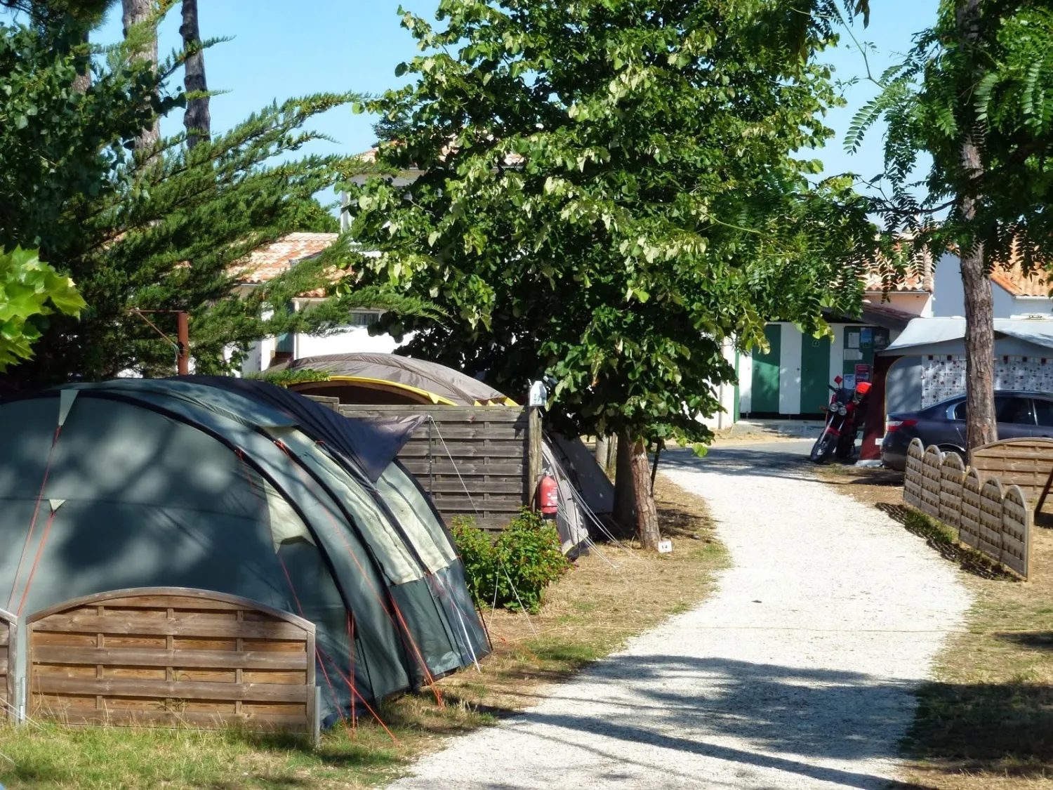 camping-les-pins-le-bois-plage-en-re-txrae
