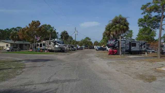 campers-inn-panama-city-beach-mkt04