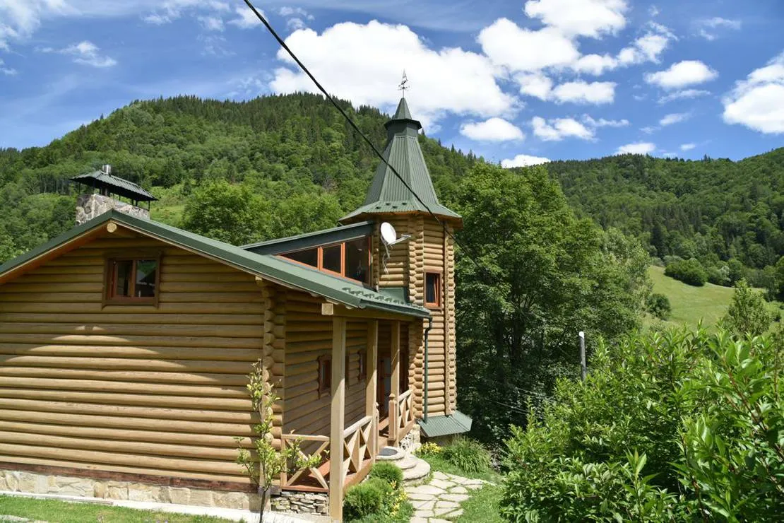 white-elephant-camp-verkhovyna-district-cvq0q