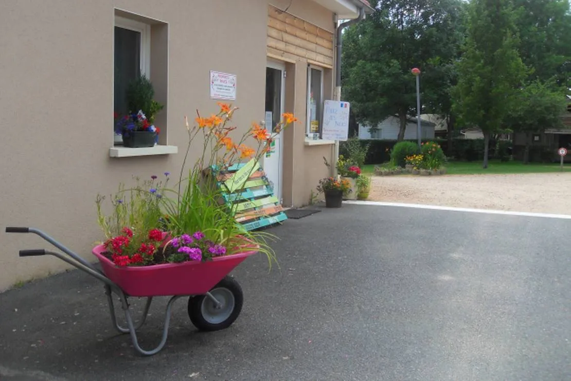 camping-des-papillons-lalizolle-eq3io
