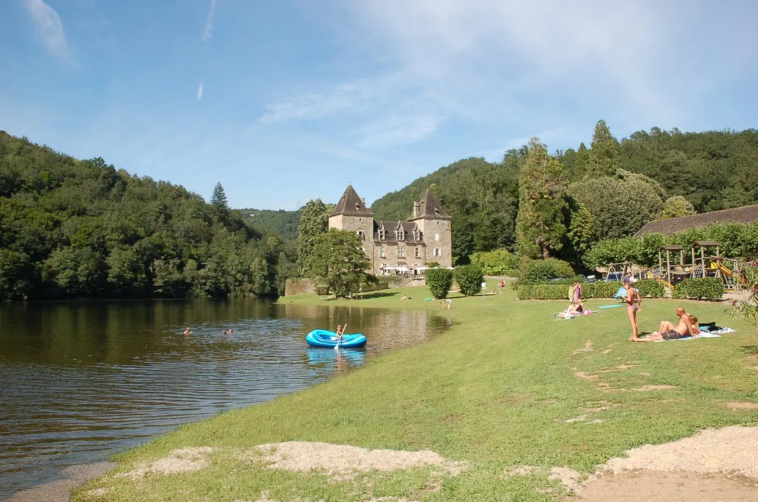 chateau-le-gibanel-argentat-correze-kss8v