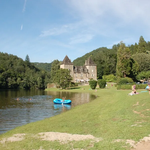 chateau-le-gibanel-argentat-correze-kss8v
