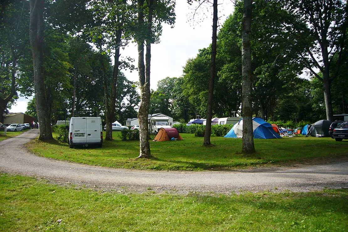 camping-le-lac-o-fees-priziac-zbekv