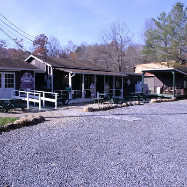 buckhorne-country-store-and-campground-clifton-forge-y7w6x
