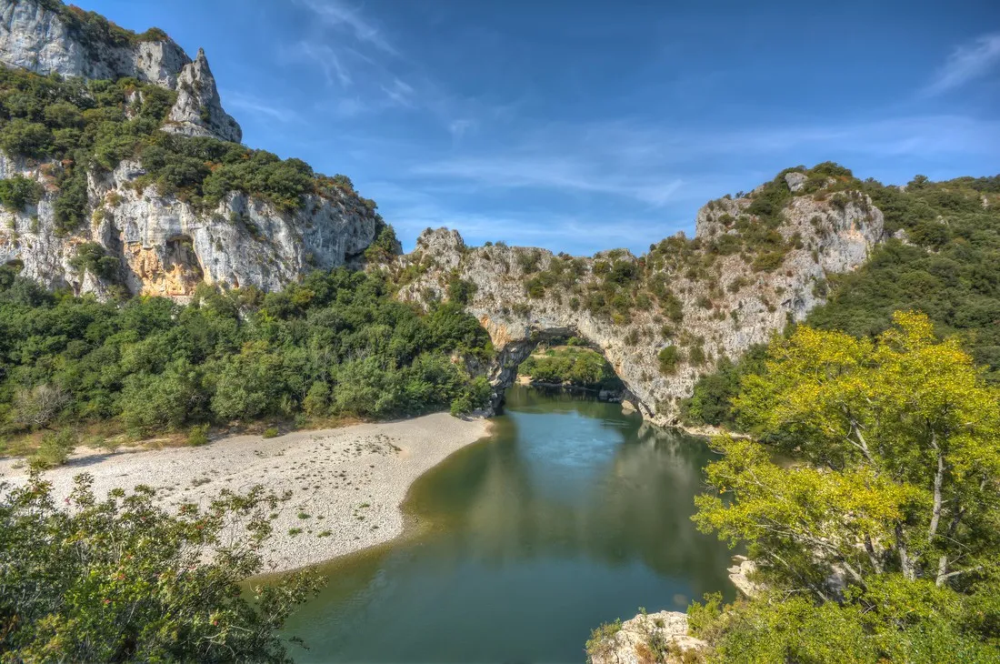municipal-du-pont-darc-vallon-pont-darc-ardeche-zpwrw