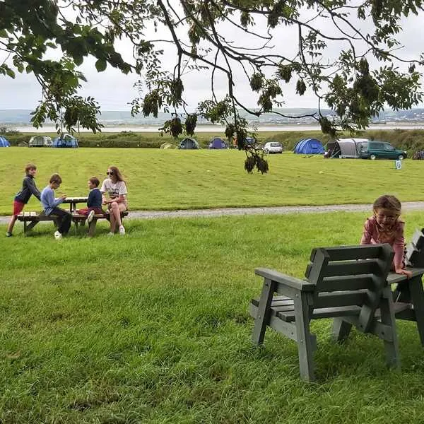 tarka-trail-camping-barnstaple-qhmmv