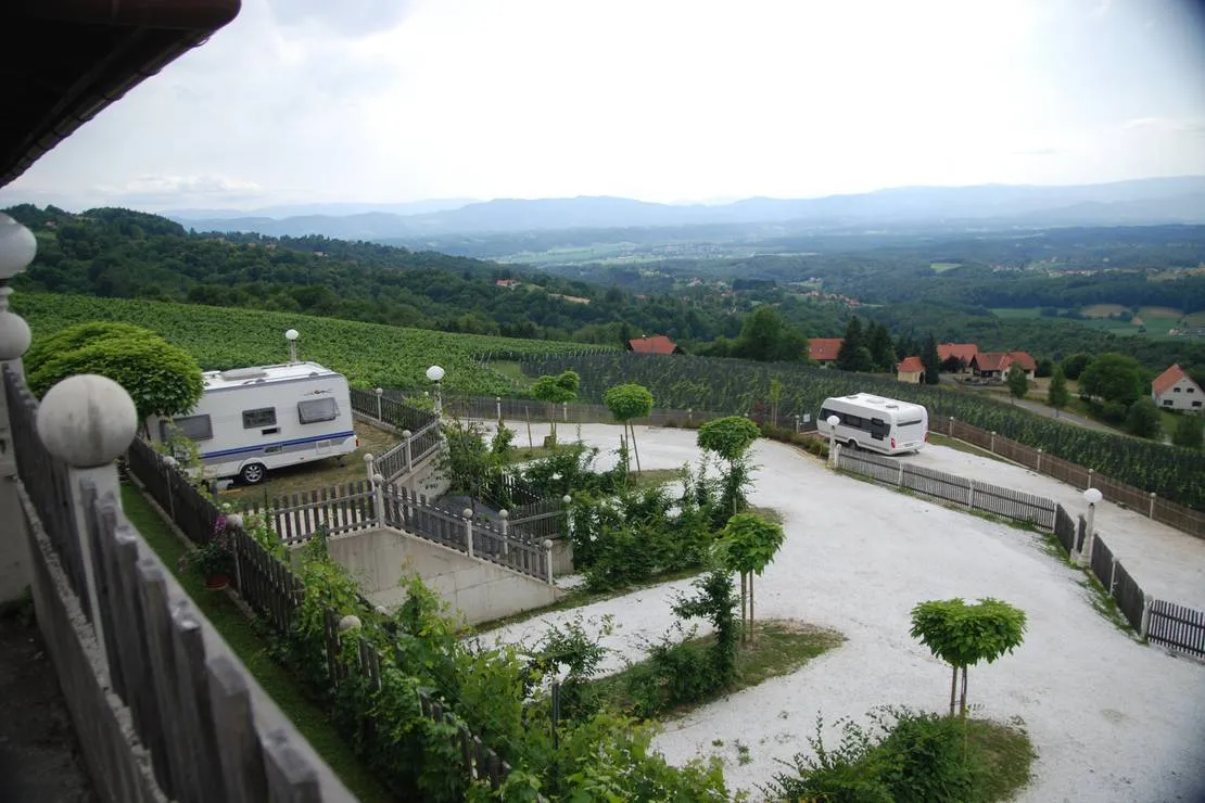 weinberg-naturpark-panoramacamping-sausalerland-standra-hoch-1rpoj