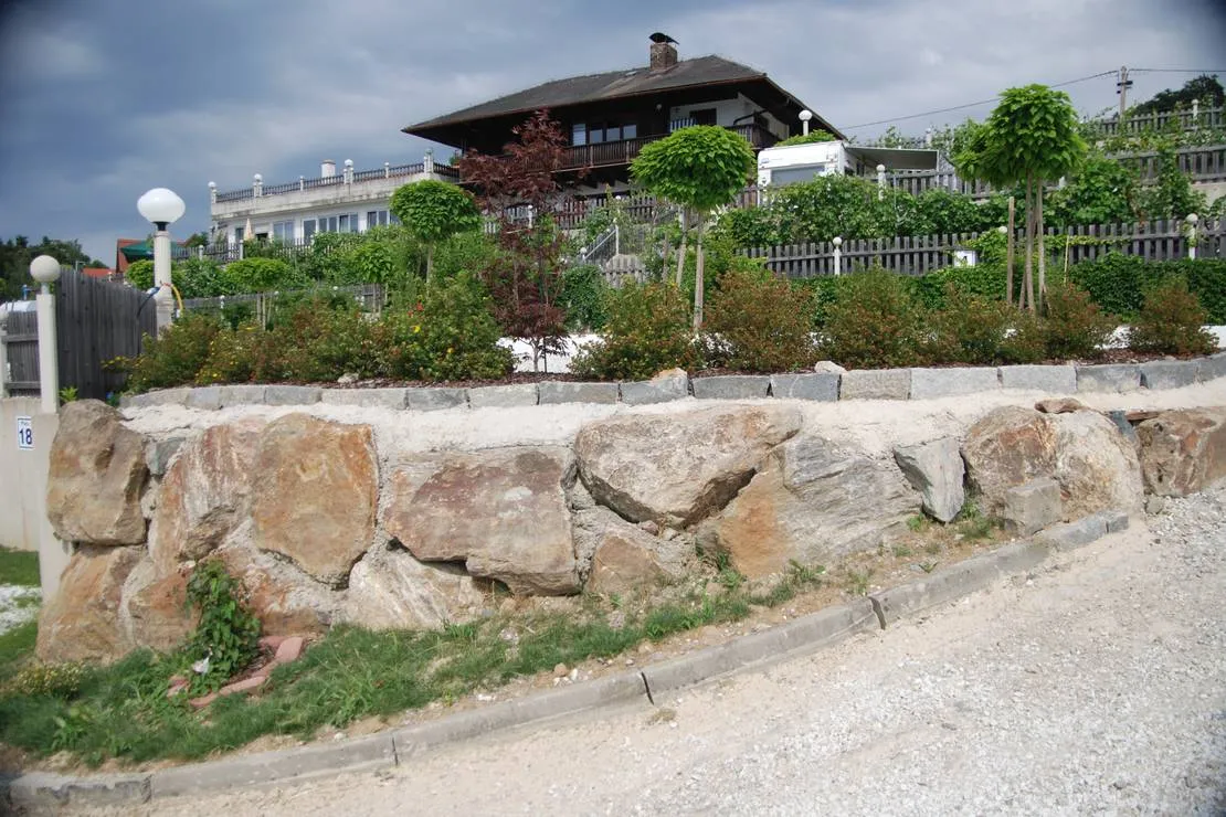weinberg-naturpark-panoramacamping-sausalerland-standra-hoch-ii6hf