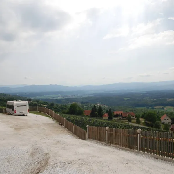 weinberg-naturpark-panoramacamping-sausalerland-standra-hoch-srla2