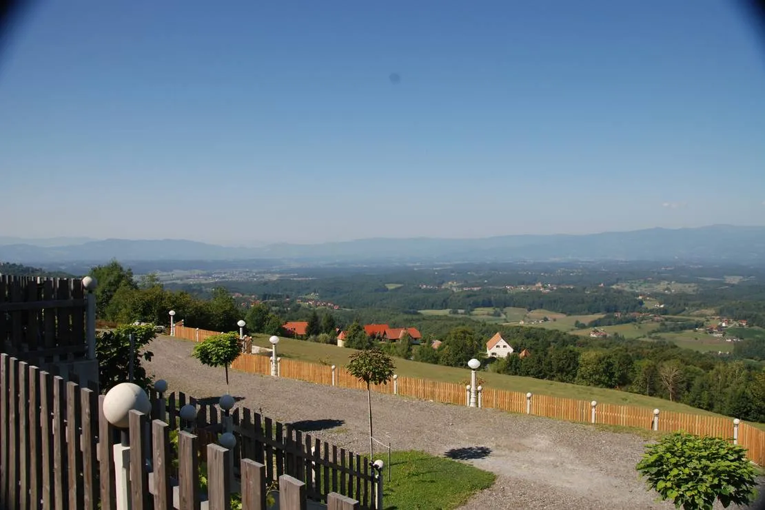 weinberg-naturpark-panoramacamping-sausalerland-standra-hoch-ta6jb