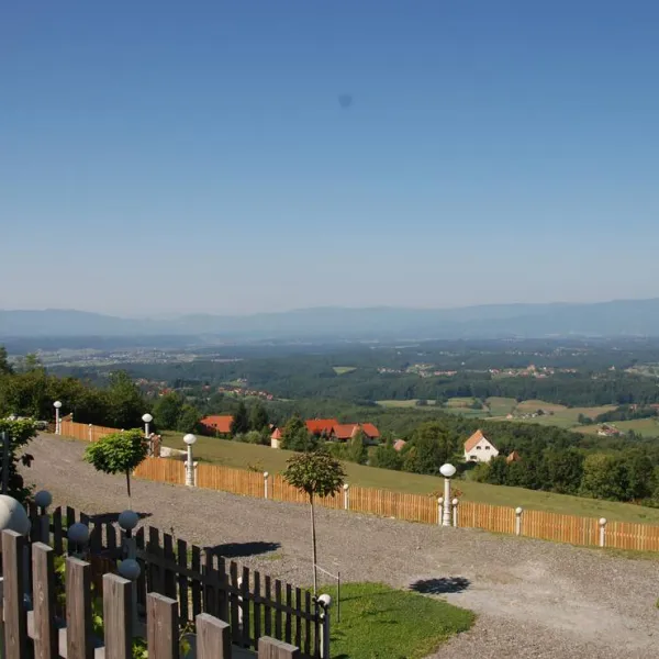 weinberg-naturpark-panoramacamping-sausalerland-standra-hoch-ta6jb