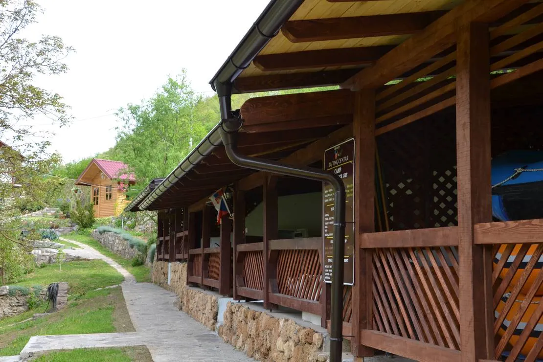 camp-buk-kulen-vakuf-bihac-zpxev