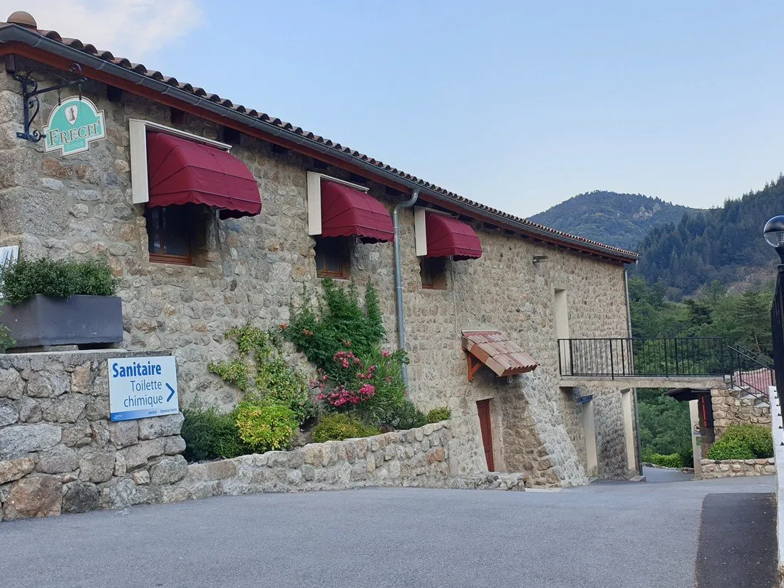 lardechois-glamping-gluiras-4kil2