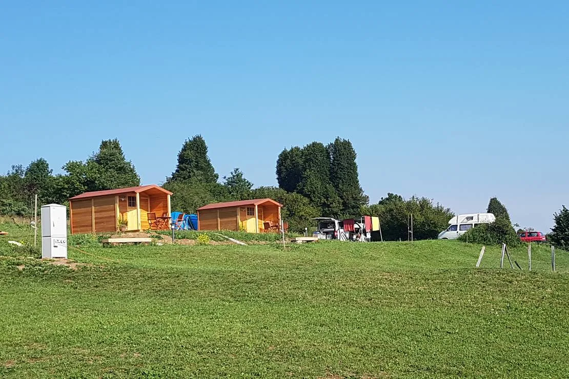 camping-glamping-the-sunrise-hill-pivka-pivka-7jz3g