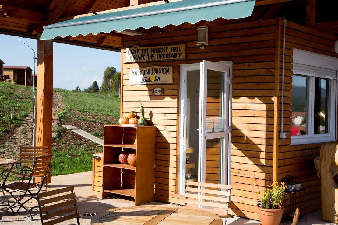 camping-glamping-the-sunrise-hill-pivka-pivka-mmco3