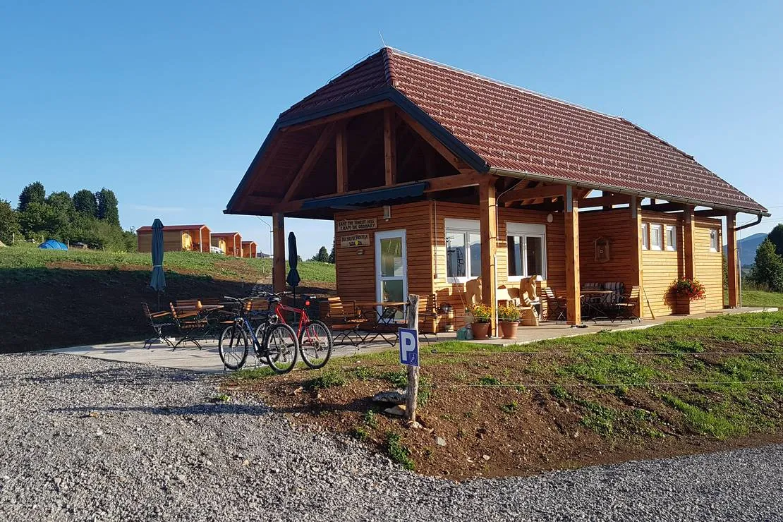 camping-glamping-the-sunrise-hill-pivka-pivka-oloih