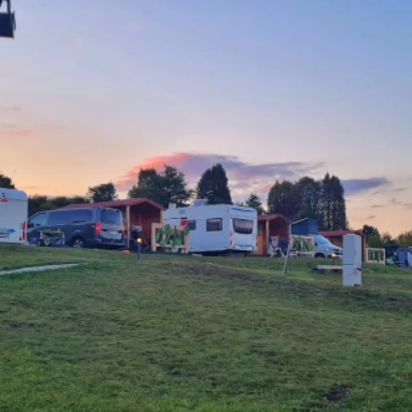 camping-glamping-the-sunrise-hill-pivka-pivka-ug5eo