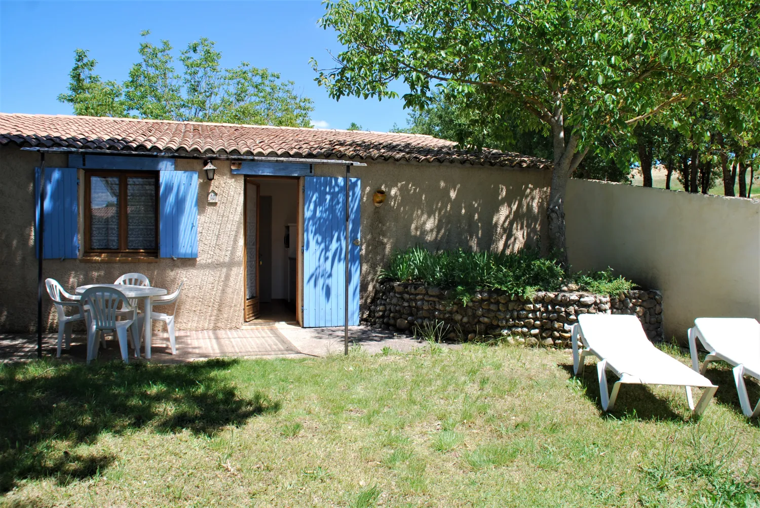 domaine-naturiste-du-petit-arlane-valensole-azkgz