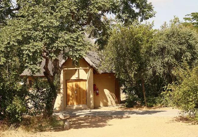 awelani-lodge-east-of-masisi-pafuri-gate-entrance-to-kruger-park-dyxex