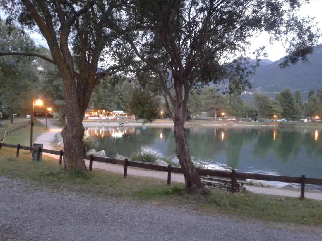 les-iscles-du-lac-guillestre-dn7iu
