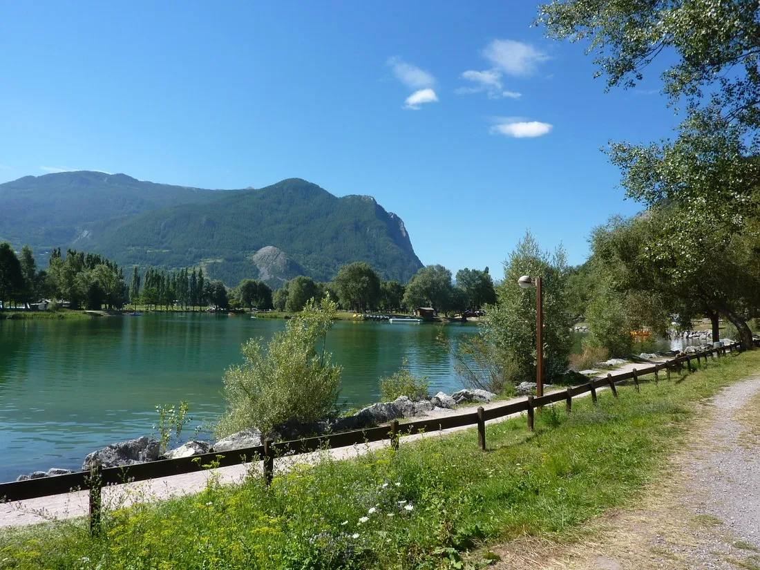 les-iscles-du-lac-guillestre-gkukf