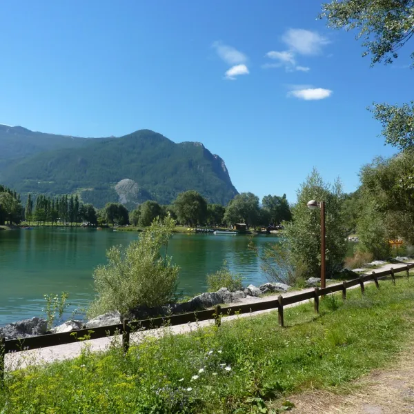 les-iscles-du-lac-guillestre-gkukf