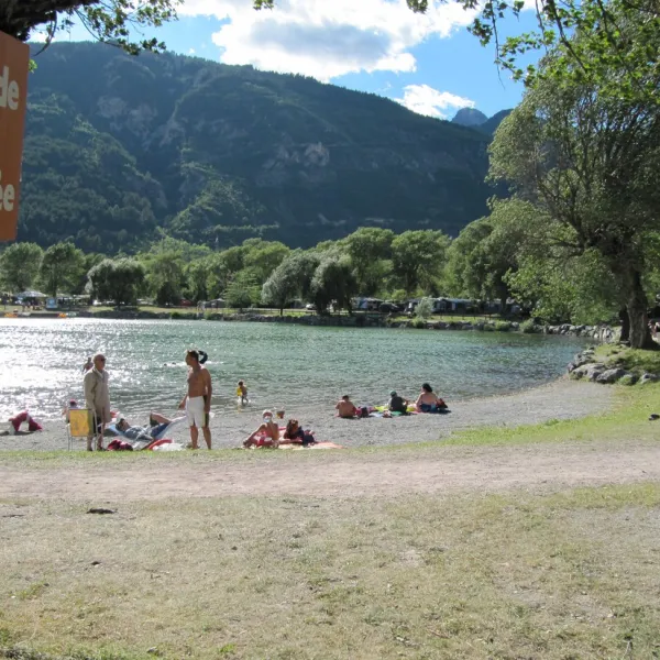 les-iscles-du-lac-guillestre-kdzbl