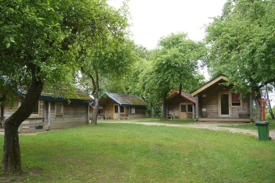 camping-obuoliu-sala-moletu-a9zy2