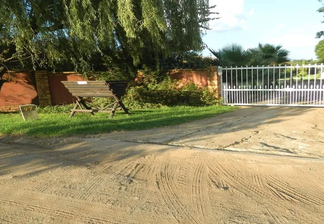 airport-en-route-travel-lodge-and-campsite-g48no