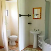 airport-en-route-travel-lodge-and-campsite-urag9