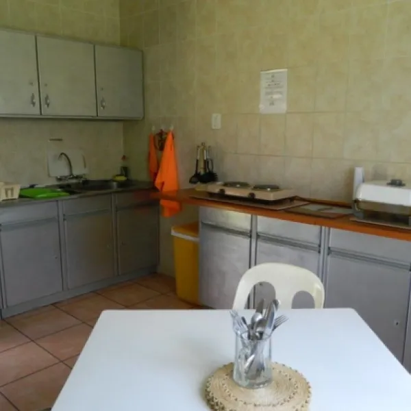 airport-en-route-travel-lodge-and-campsite-z2n85