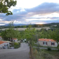 domaine-le-pommier-villeneuve-de-berg-ardeche-esvng