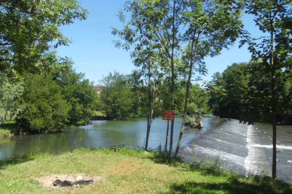 camping-aire-naturelle-municipale-montbozon-9fyff