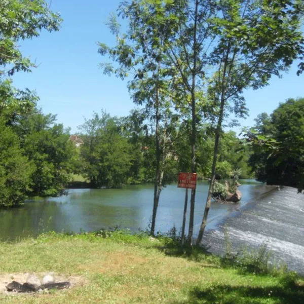 camping-aire-naturelle-municipale-montbozon-9fyff
