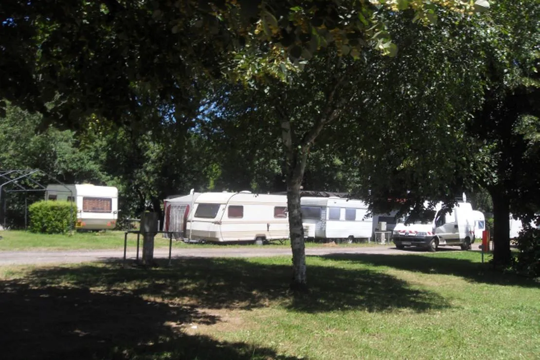 camping-aire-naturelle-municipale-montbozon-ce32q