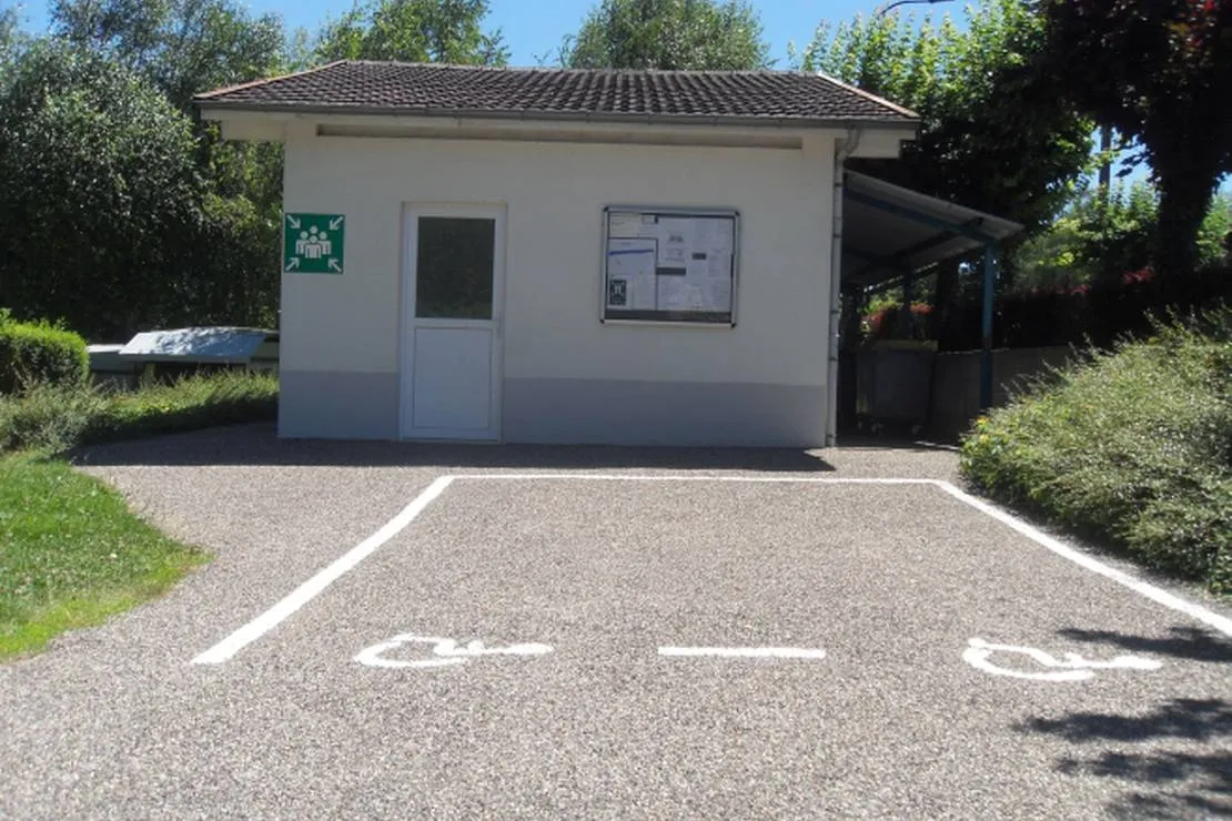 camping-aire-naturelle-municipale-montbozon-d7tri