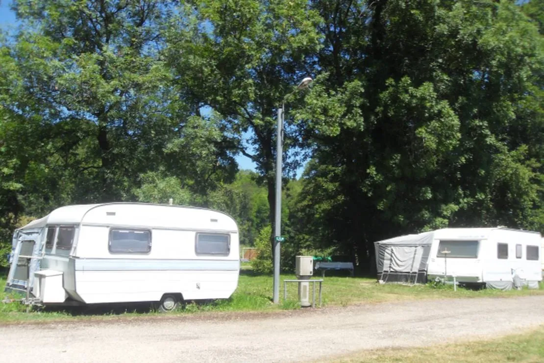 camping-aire-naturelle-municipale-montbozon-q9xzx