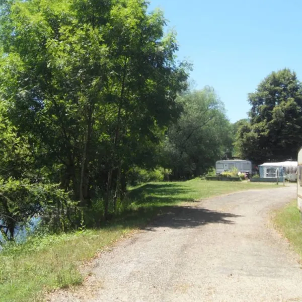 camping-aire-naturelle-municipale-montbozon-qlqvn