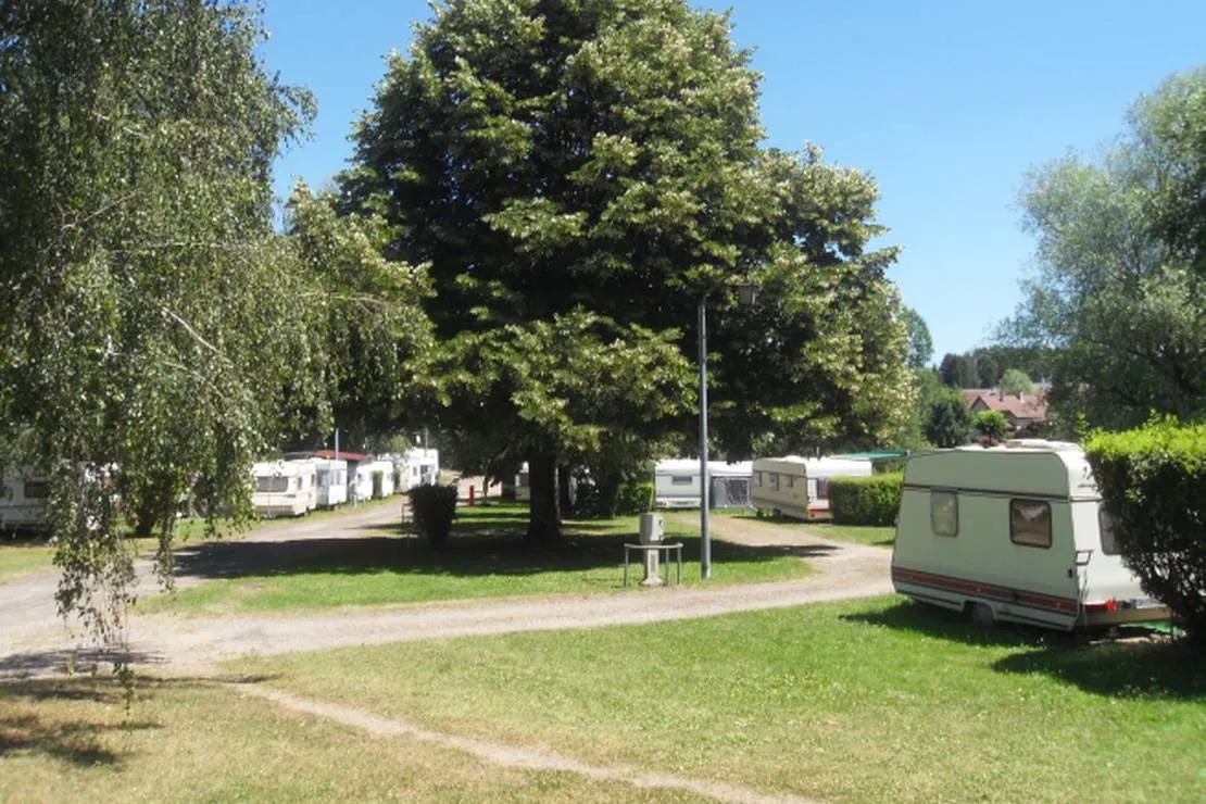 camping-aire-naturelle-municipale-montbozon-sqmp1