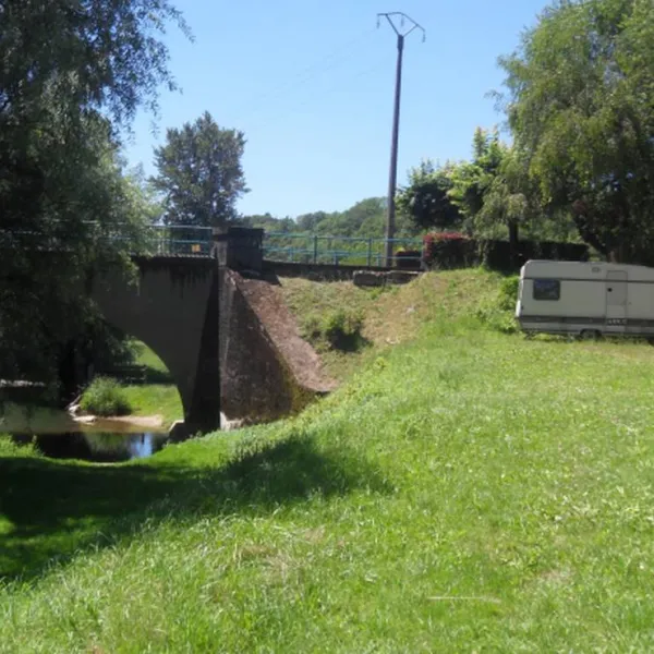 camping-aire-naturelle-municipale-montbozon-srhxw