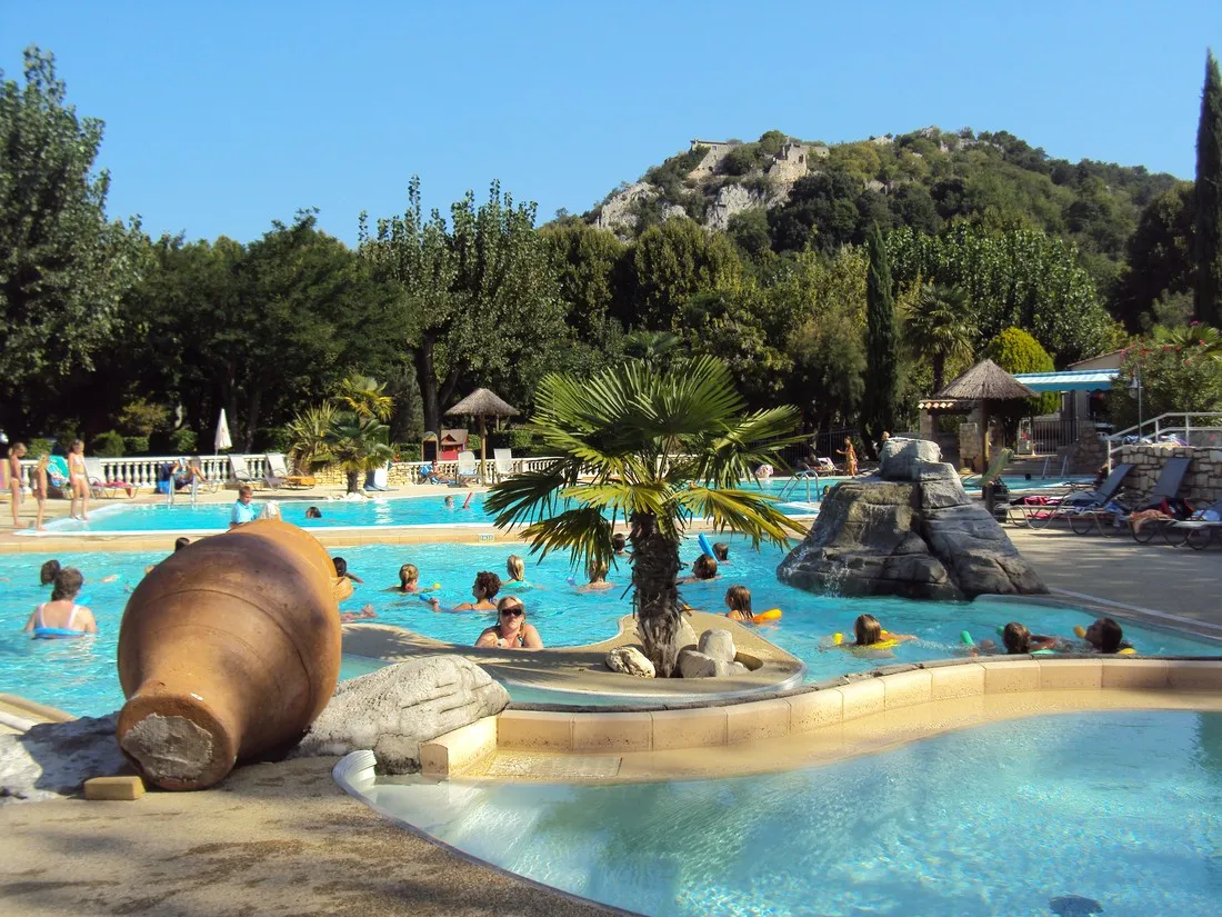 nature-parc-lardeacutechois-vallon-pont-darc-ardeche-yyrqr
