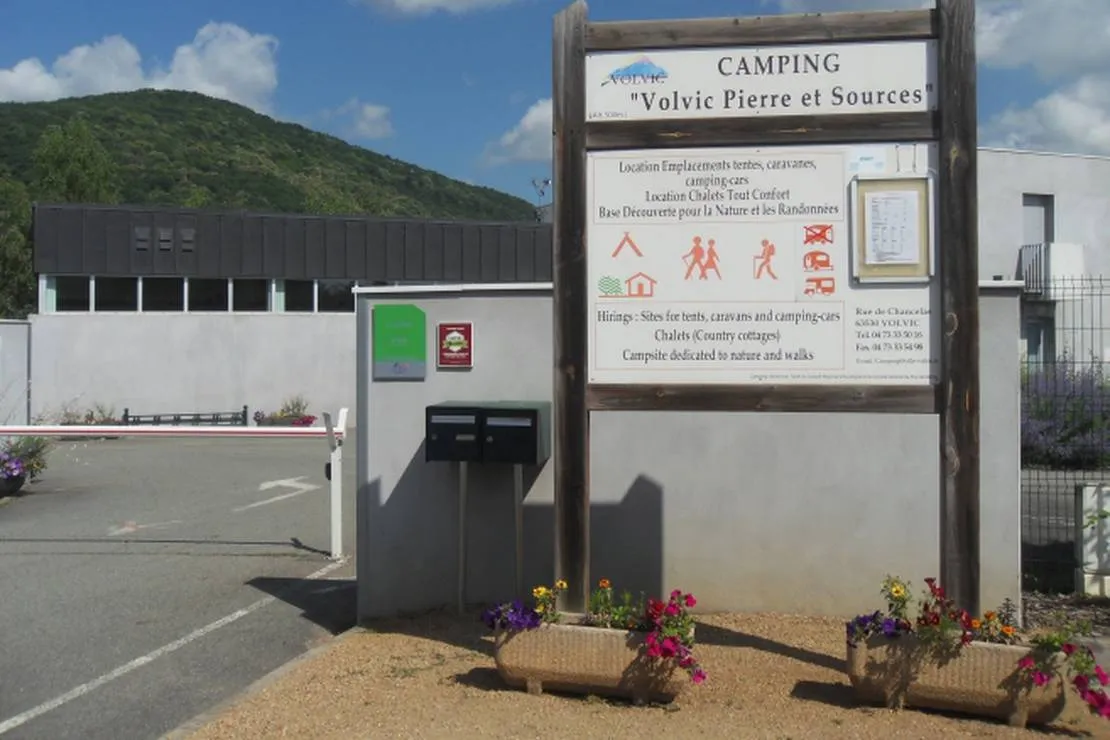 camping-volvic-pierre-et-sources-volvic-btfyw